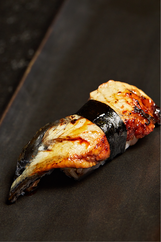 Nigiri de anguila unagi glaseada de Hi-Kov