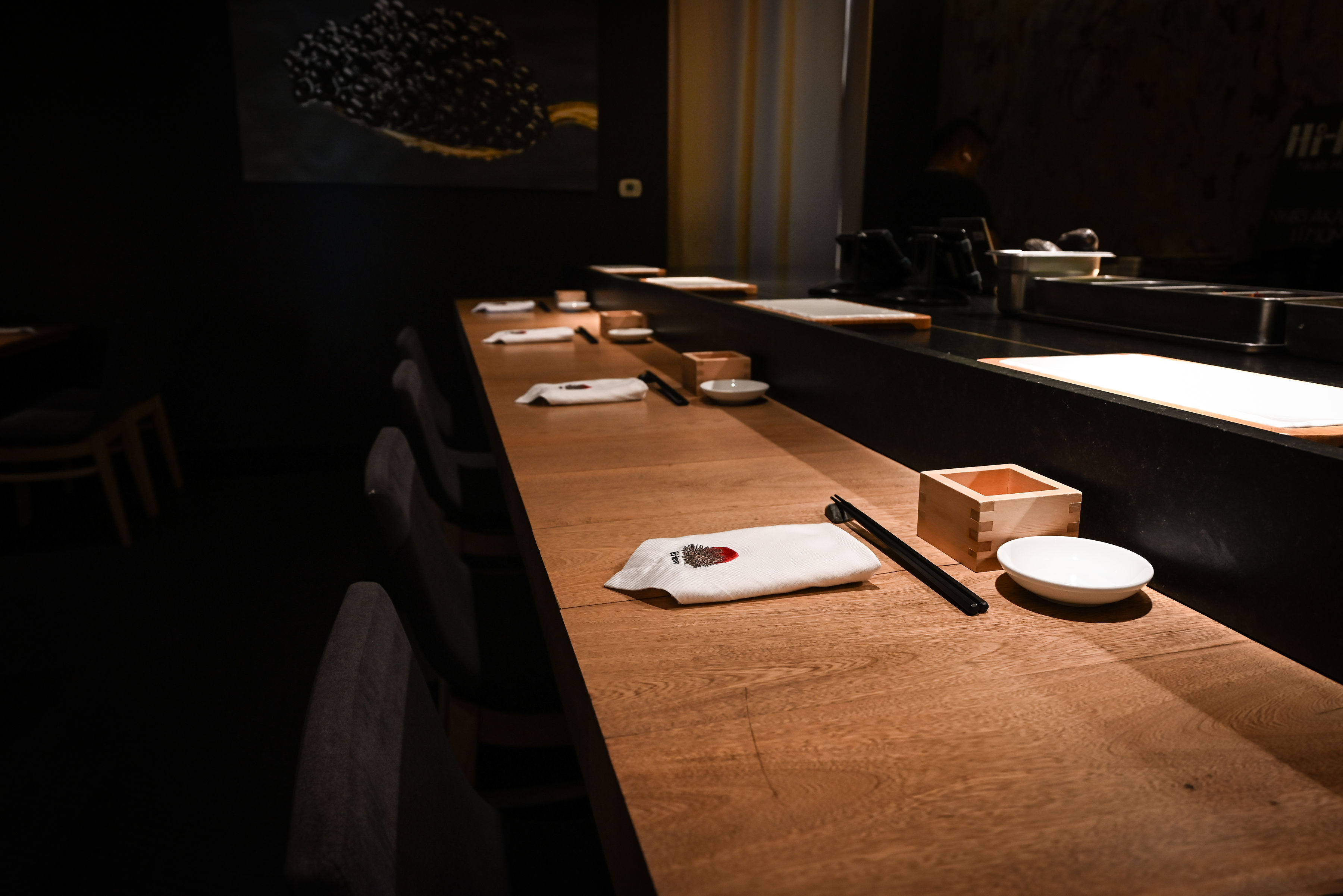 Mesa servida en el comedor de Hi-Kov Nigiri House